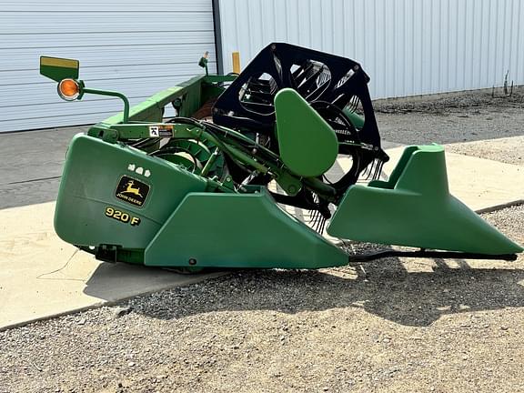 Image of John Deere 920F equipment image 1