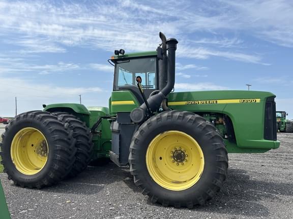 Image of John Deere 9300 equipment image 1