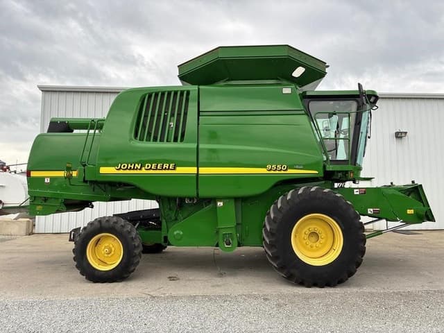 Image of John Deere 9550 equipment image 1