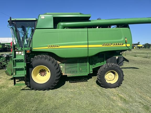 Image of John Deere 9650 STS equipment image 2