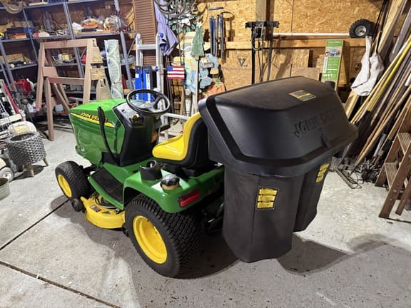 Image of John Deere GT225 equipment image 4