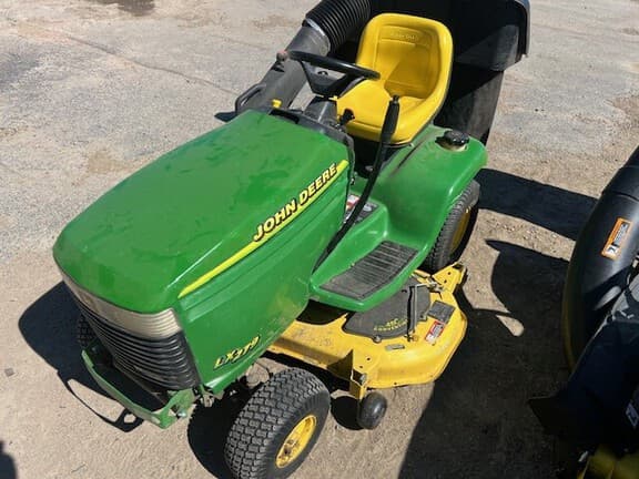 Image of John Deere LX279 equipment image 4