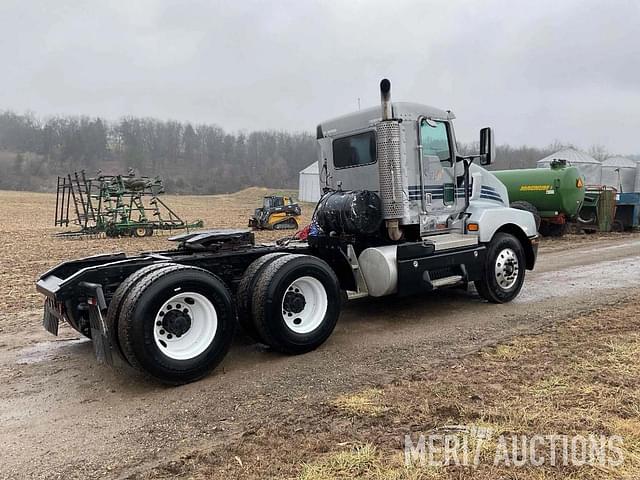 Image of Kenworth T600 equipment image 3