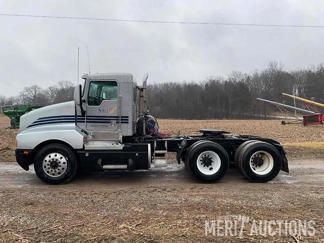 Image of Kenworth T600 equipment image 1