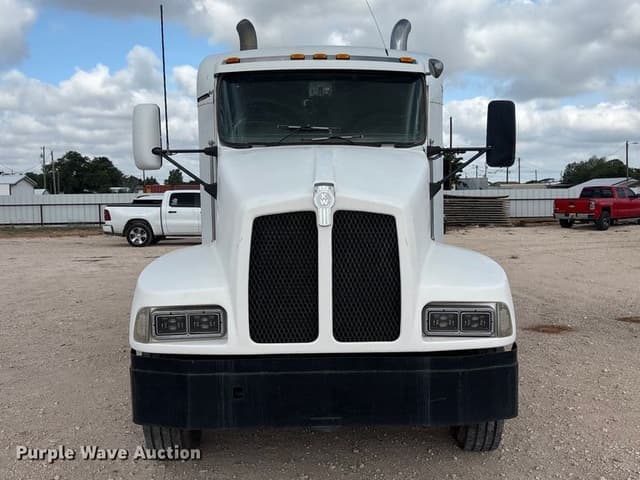 Image of Kenworth T600 equipment image 1