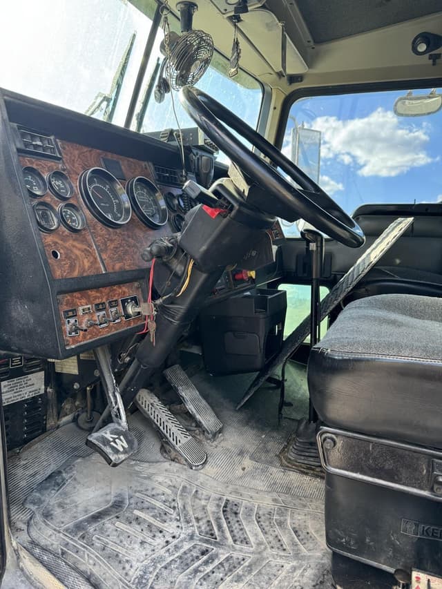 Image of Kenworth T800 equipment image 2