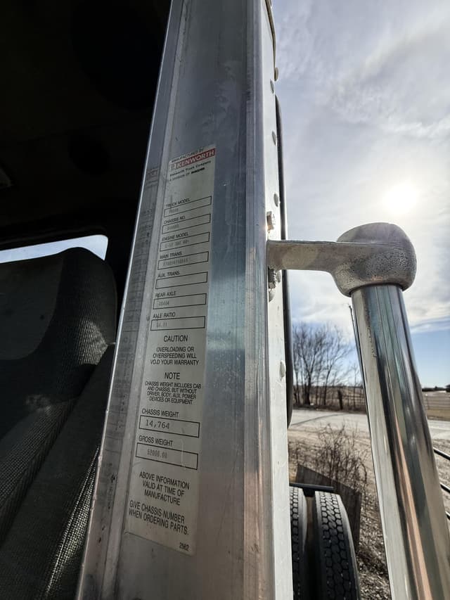 Image of Kenworth T800 equipment image 3