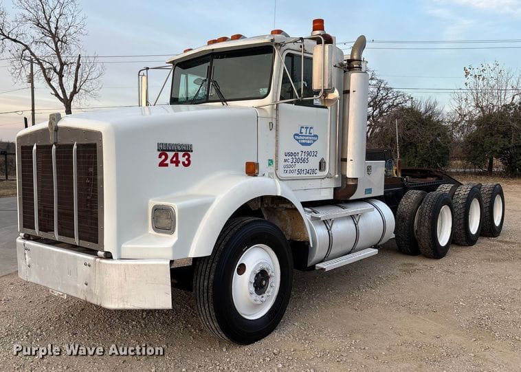 2000 Kenworth T800 Equipment Image0