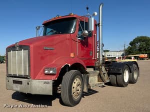 2000 Kenworth T800 Image