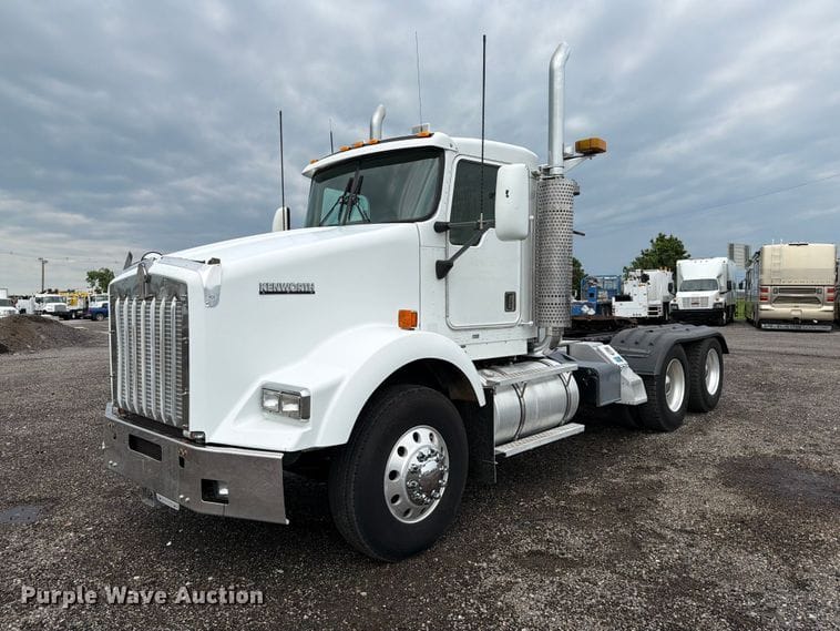2000 Kenworth T800 Equipment Image0
