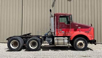 Main image Kenworth T800 3