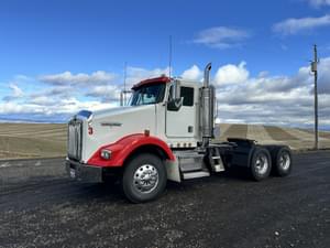 2000 Kenworth T800 Image