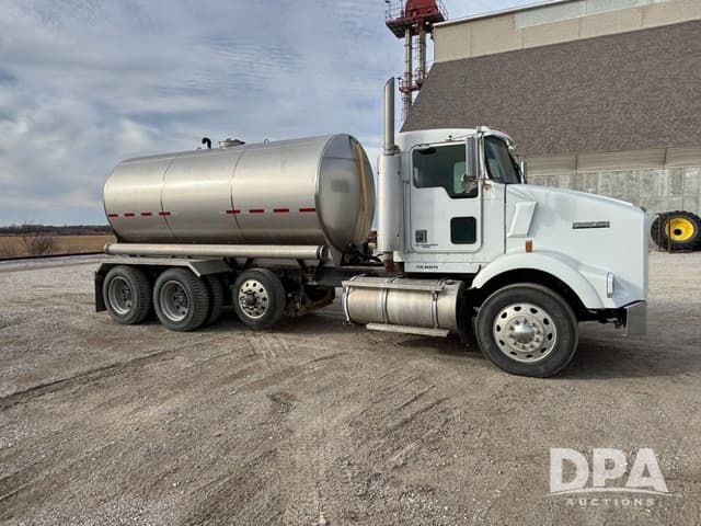 Image of Kenworth T800B equipment image 1