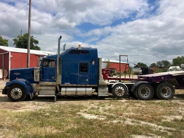 Image of Kenworth W900 equipment image 4