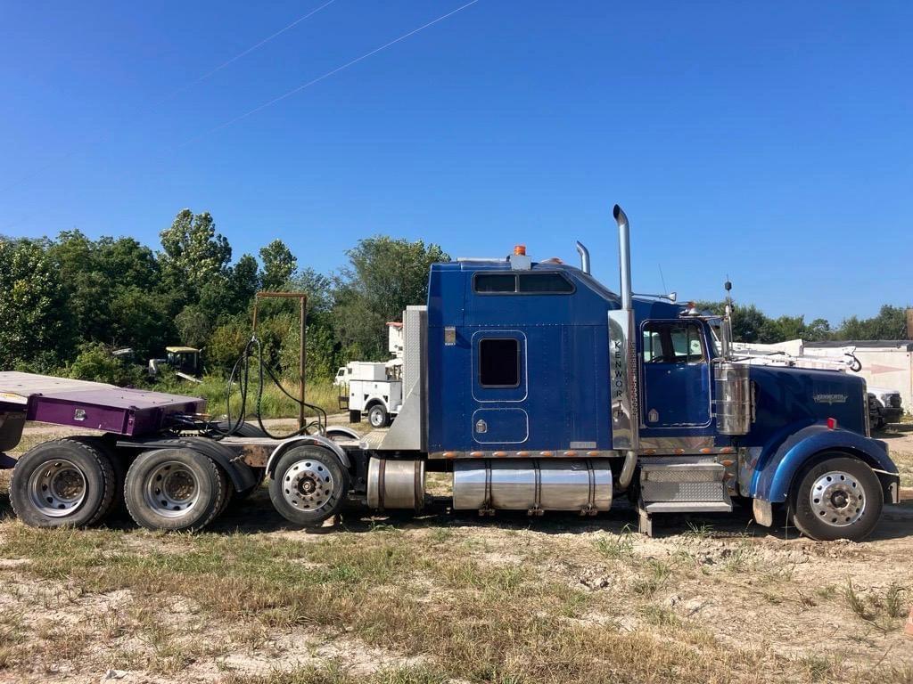 Image of Kenworth W900 Primary image