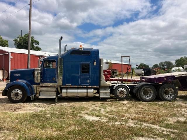 Image of Kenworth W900 equipment image 4