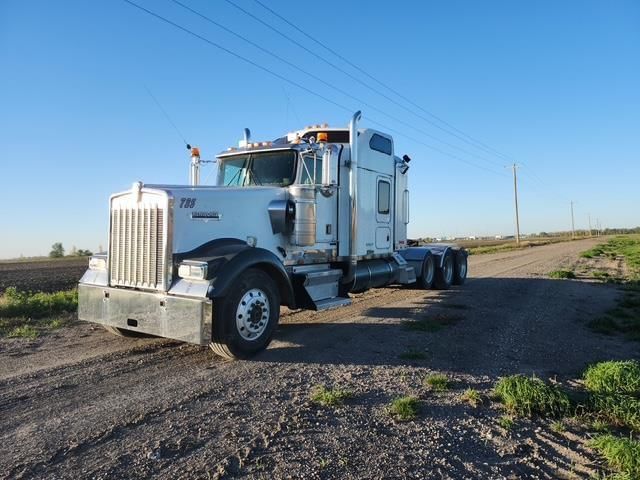 2000 Kenworth W900 Equipment Image0
