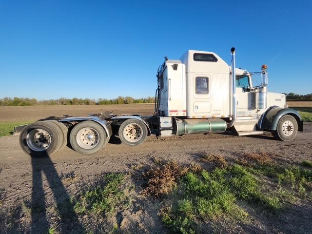 Image of Kenworth W900 equipment image 4