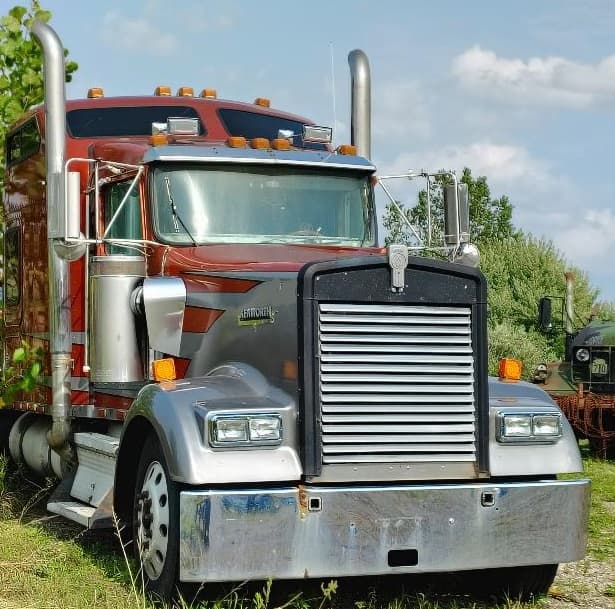 Image of Kenworth W900 equipment image 1