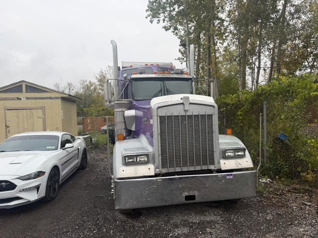 Image of Kenworth W900 equipment image 1
