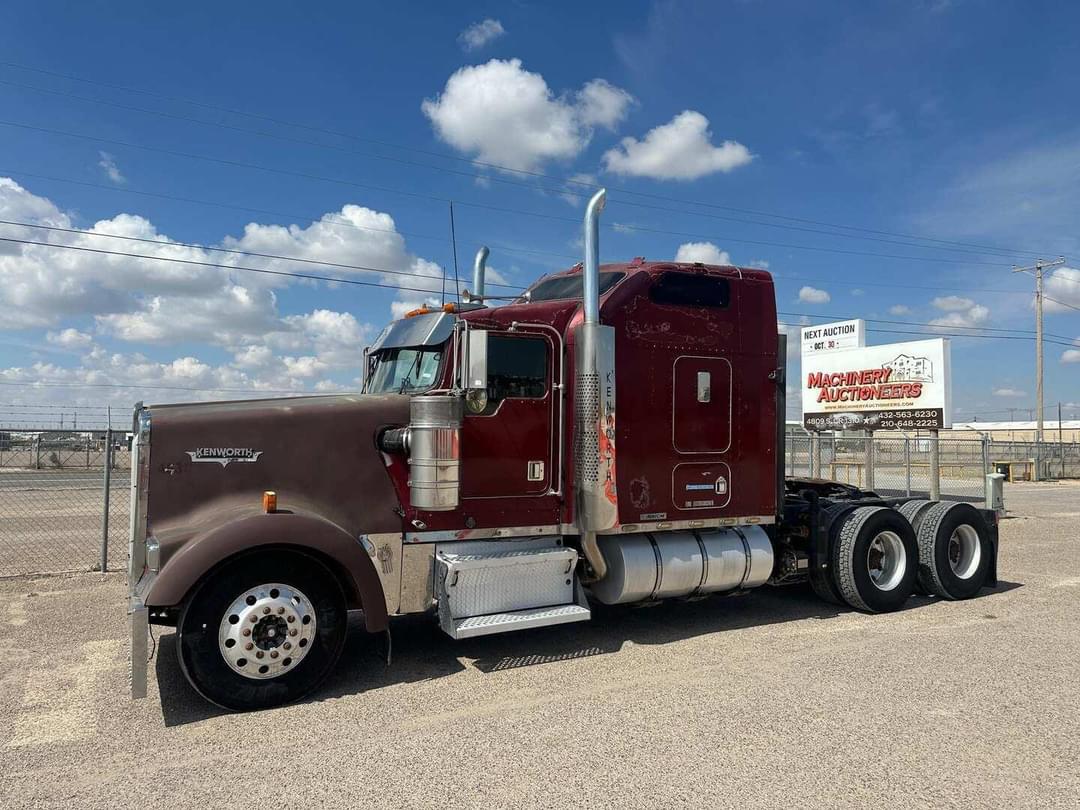 Image of Kenworth W900 Primary image