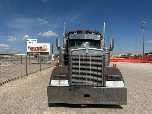 Image of Kenworth W900 equipment image 1