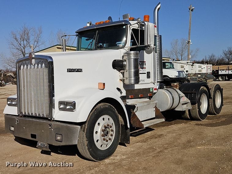 2000 Kenworth W900 Equipment Image0