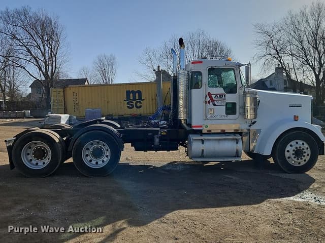 Image of Kenworth W900 equipment image 3