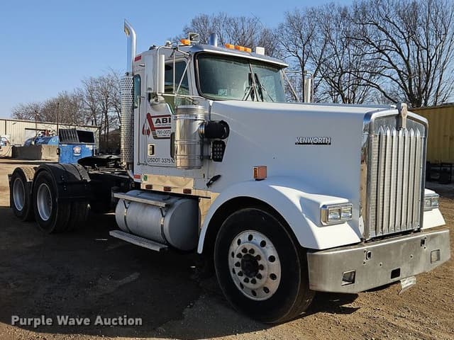 Image of Kenworth W900 equipment image 2