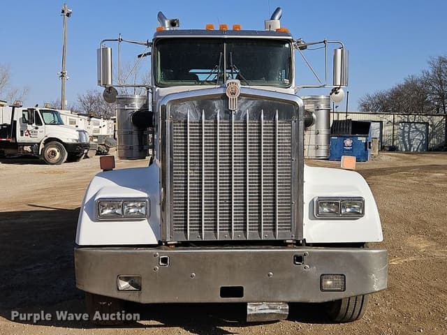 Image of Kenworth W900 equipment image 1