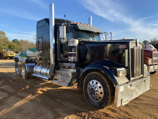 Image of Kenworth W900 equipment image 3