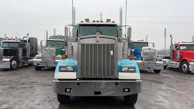 Image of Kenworth W900 equipment image 1