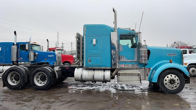 Image of Kenworth W900 equipment image 3