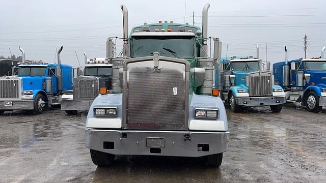 Image of Kenworth W900 equipment image 1