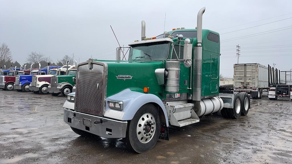 Image of Kenworth W900 Primary image