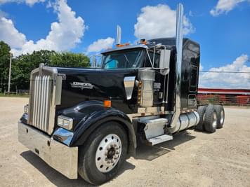 Main image Kenworth W900