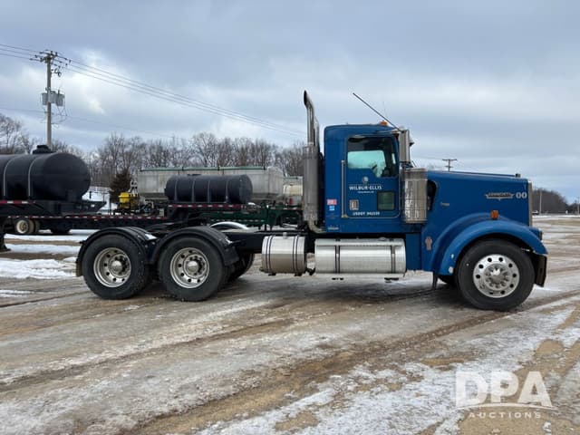 Image of Kenworth W900 equipment image 4