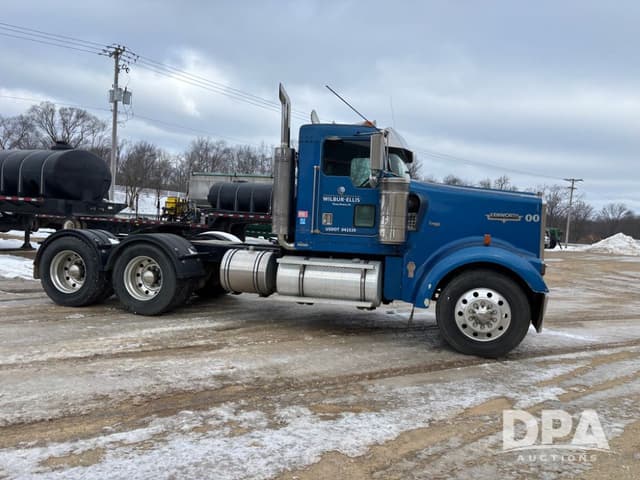 Image of Kenworth W900 equipment image 3