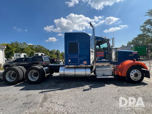 Image of Kenworth W900 equipment image 2