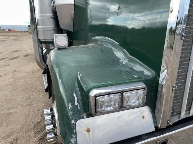 Image of Kenworth W900 equipment image 4