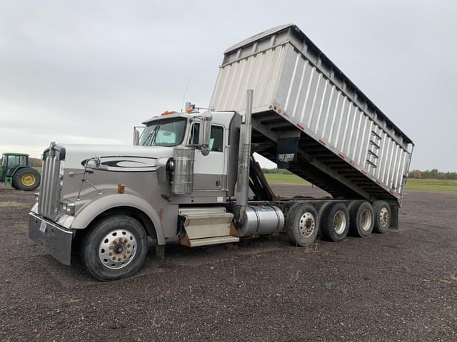 Image of Kenworth W900B equipment image 1