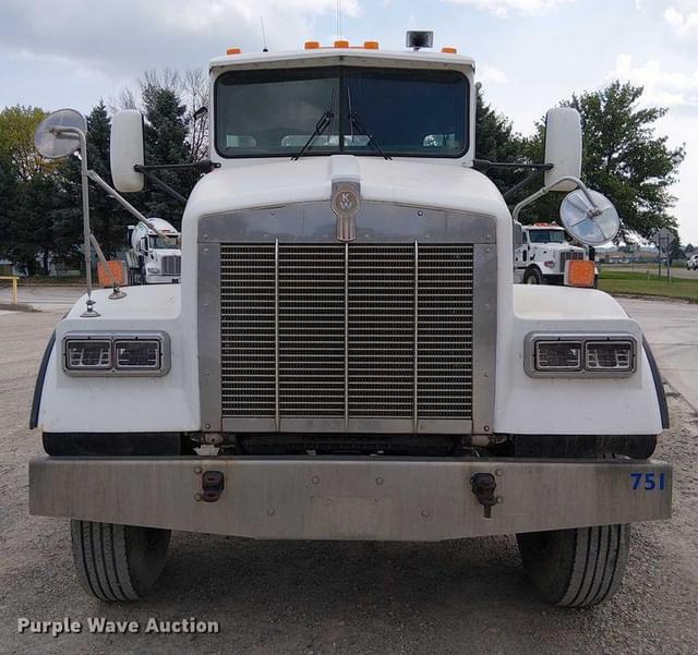 Image of Kenworth W900B equipment image 1