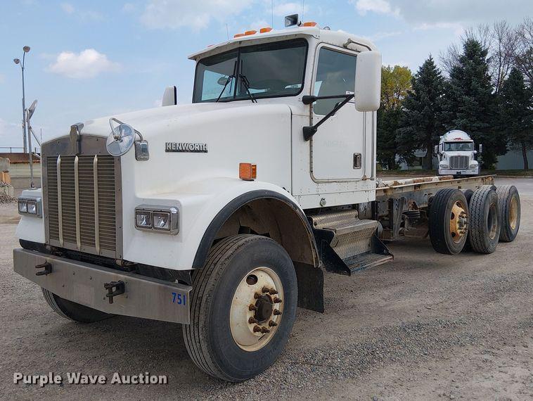 Image of Kenworth W900B Primary image