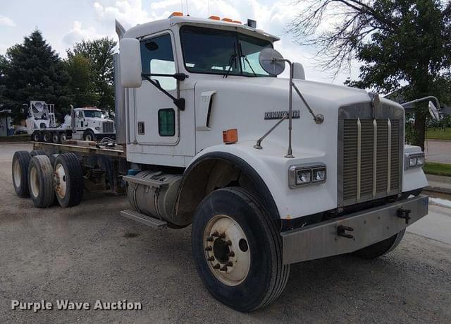 Image of Kenworth W900B equipment image 2