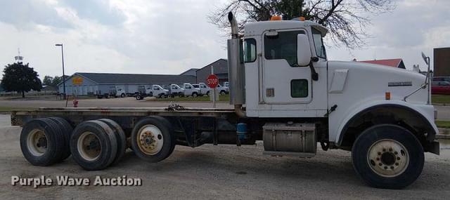 Image of Kenworth W900B equipment image 3