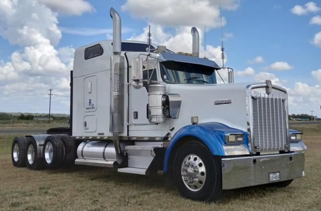 Image of Kenworth W900L equipment image 2