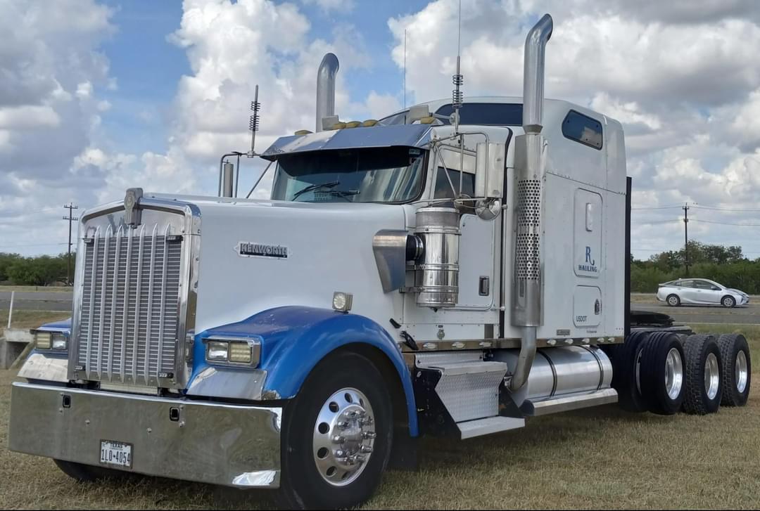 Image of Kenworth W900L Primary image