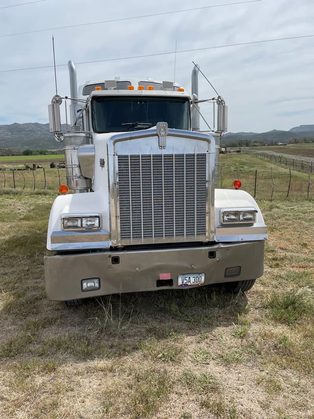 Image of Kenworth W900L equipment image 3