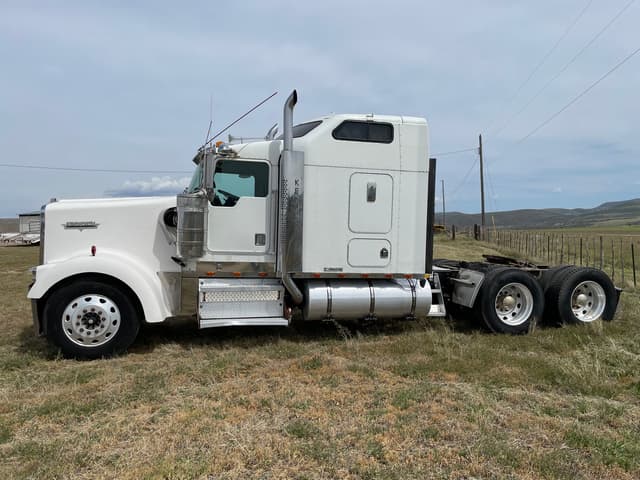 Image of Kenworth W900L equipment image 1