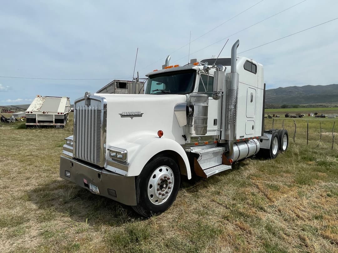 Image of Kenworth W900L Primary image
